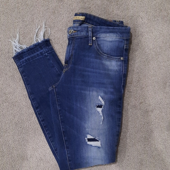 Guess Jeans - Picture 2 of 4